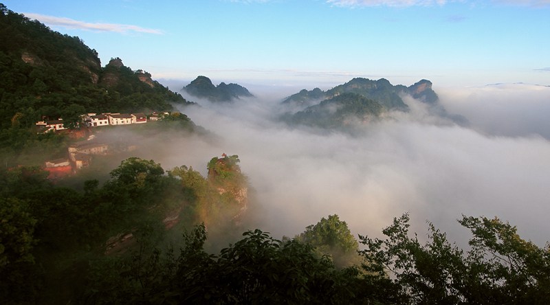 仙居（作者：胡宏坤；拍摄地点：休宁县齐云山镇齐云山村；联系电话：18955966555；联系地址：休宁县工商局）.jpg